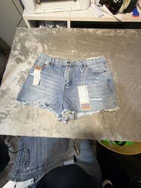 Project Rebel Denim Obsessed Destructed Short Size 13